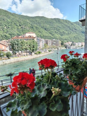 un balcone sul lago